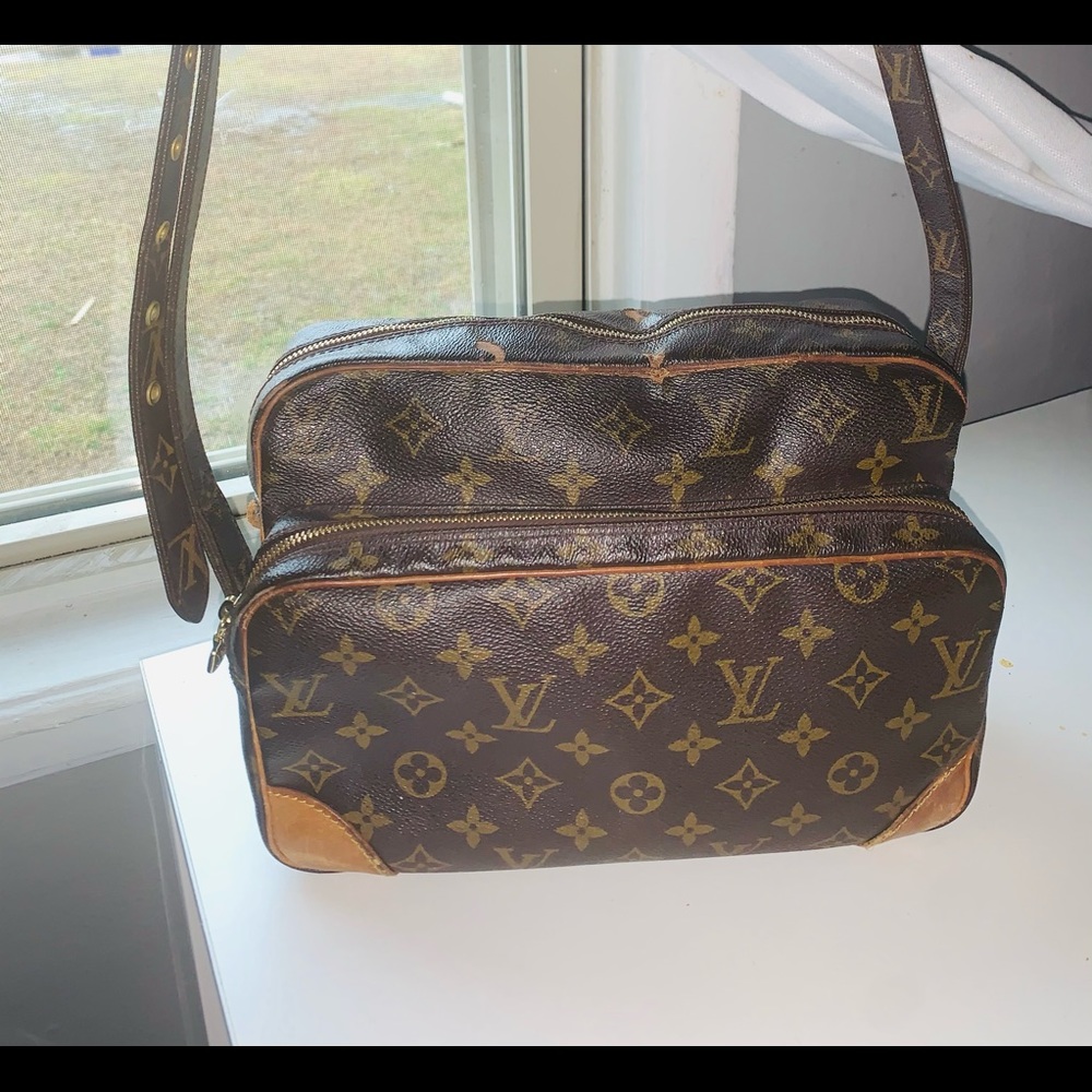 Authentic Louis Vuitton Handbag!